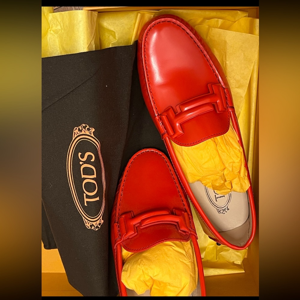 NEW! NEVER WORN! Tod’s Orange Leather Gommini Maxi Loafer Sz 38. Box, dust bag.